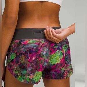 Lululemon Speed Up Low-Rise Lined Short 2.5”Vivid Floral Multi / Graphite Grey
